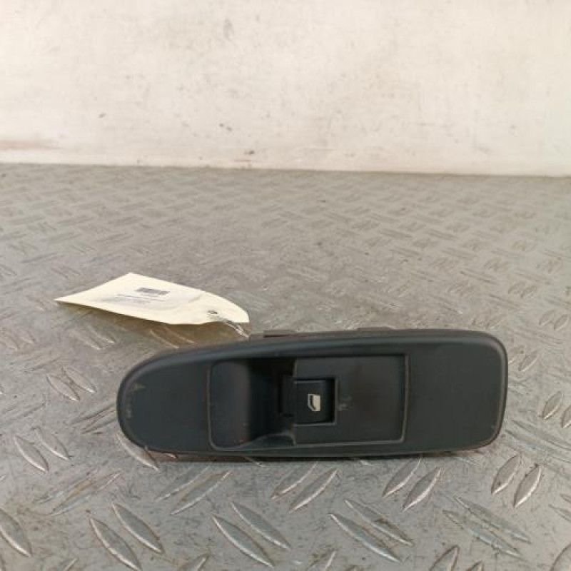 Interrupteur de leve vitre avant droit CITROEN C4 PICASSO 1
