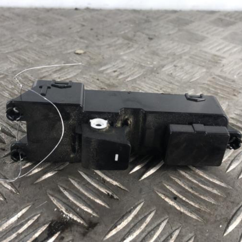 Interrupteur de leve vitre arriere gauche HYUNDAI TUCSON 2