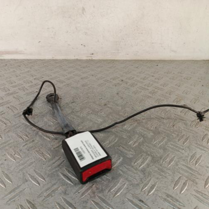 Attache ceinture avant droit MERCEDES CLASSE A 176