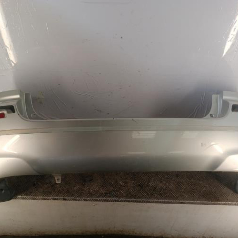 Pare choc arriere TOYOTA COROLLA VERSO 2