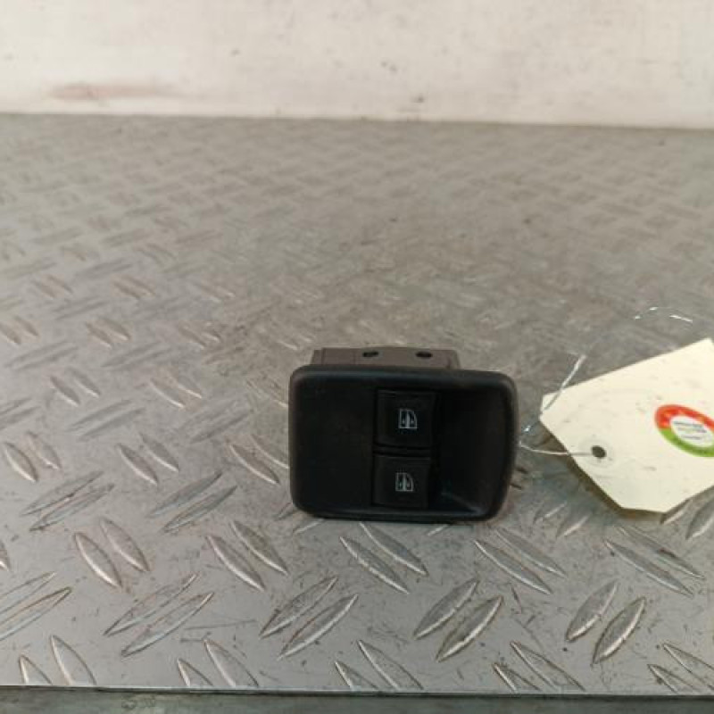 Interrupteur de leve vitre avant gauche FIAT TALENTO