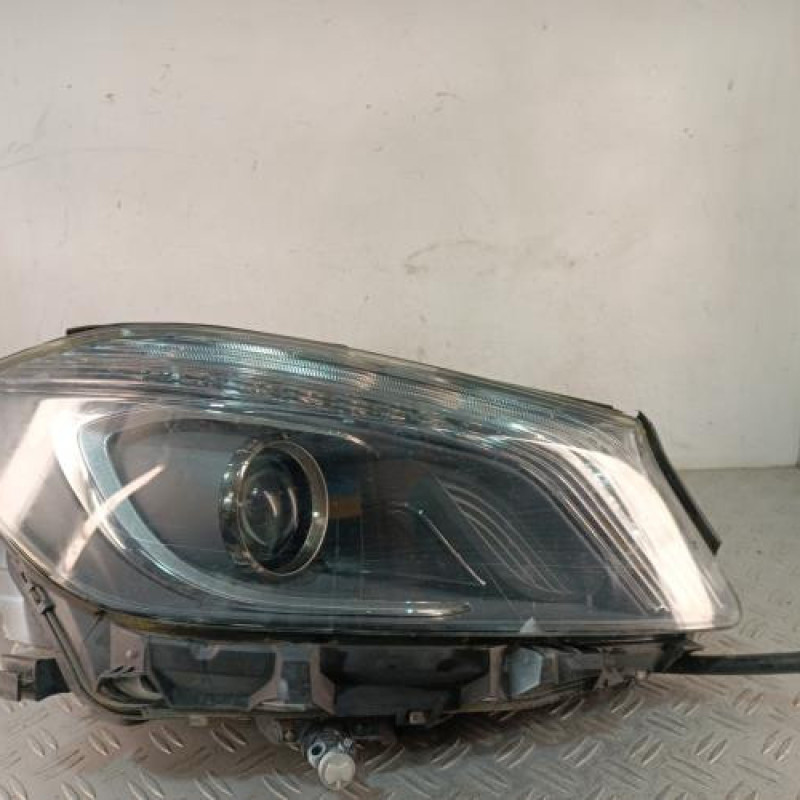 Optique avant principal droit (feux)(phare) MERCEDES CLASSE A 176
