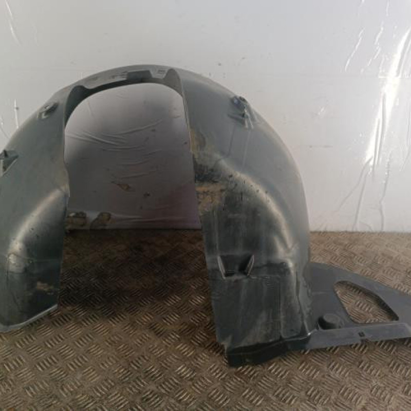 Pare boue avant gauche PEUGEOT 208 1
