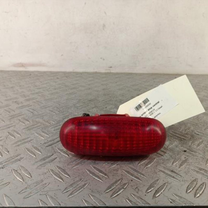 Feu arriere stop central OPEL VIVARO 1