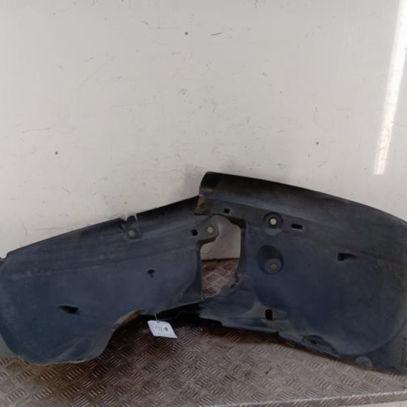 Pare boue avant gauche RENAULT CLIO 3