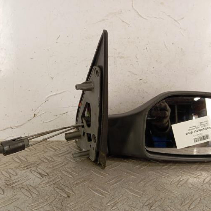 Retroviseur droit PEUGEOT 106