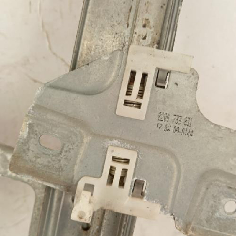 Leve vitre mecanique arriere gauche DACIA SANDERO 1