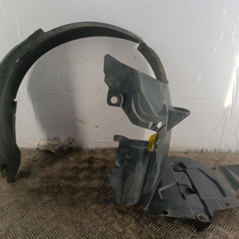 Pare boue avant gauche RENAULT LAGUNA 3