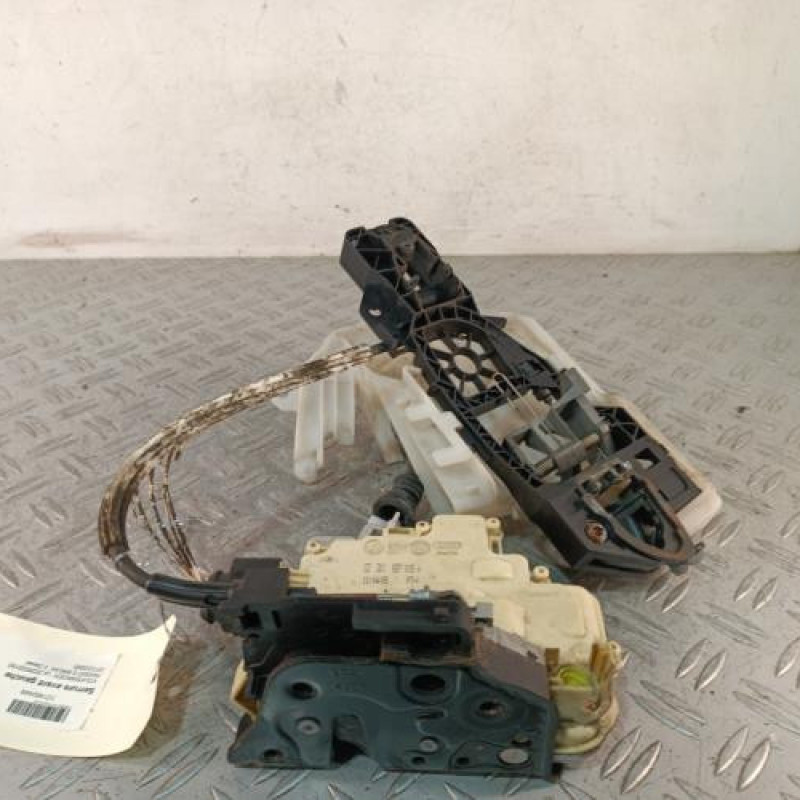 Serrure avant gauche VOLKSWAGEN PASSAT 5