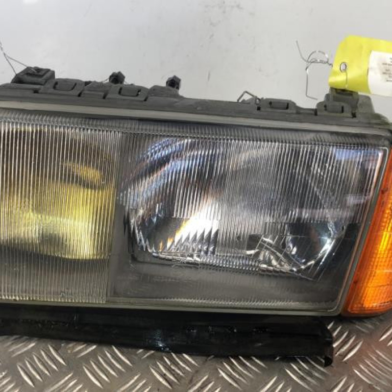 Optique avant principal gauche (feux)(phare) MERCEDES 190 W201
