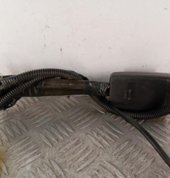 Attache ceinture avant droit TOYOTA YARIS 2 Photo n°1