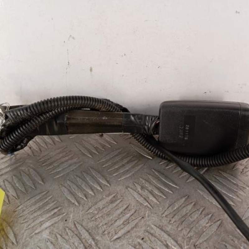 Attache ceinture avant droit TOYOTA YARIS 2