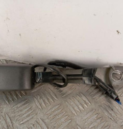 Attache ceinture avant droit TOYOTA YARIS 2