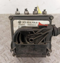 Bloc ABS (freins anti-blocage) VOLKSWAGEN PASSAT 5 Photo n°1