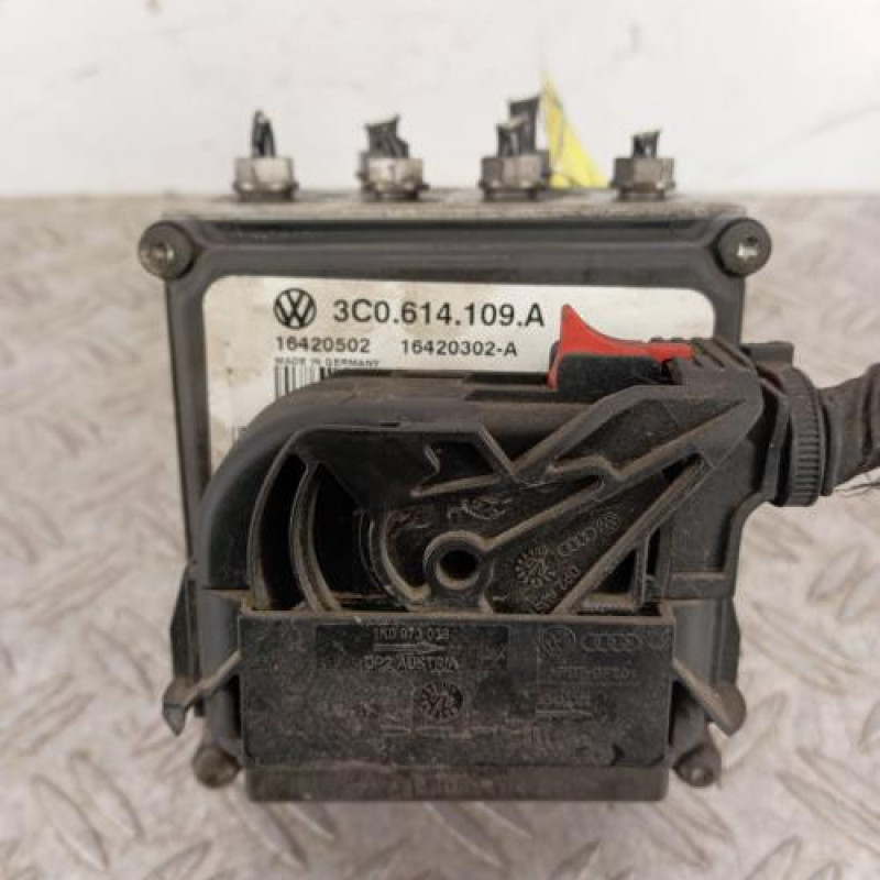 Bloc ABS (freins anti-blocage) VOLKSWAGEN PASSAT 5