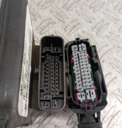 Bloc ABS (freins anti-blocage) VOLKSWAGEN PASSAT 5 Photo n°3