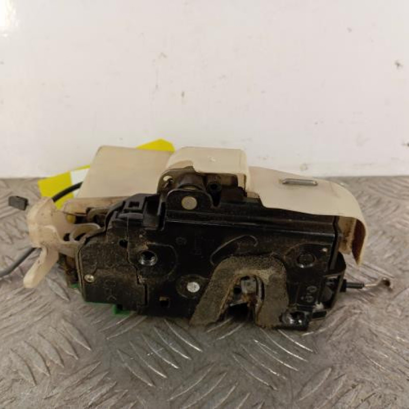 Serrure avant droit VOLKSWAGEN POLO 4