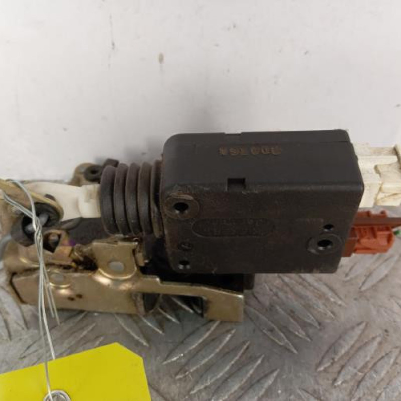 Serrure avant gauche CITROEN SAXO