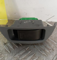 Interrupteur de leve vitre avant droit PEUGEOT 107 Photo n°1