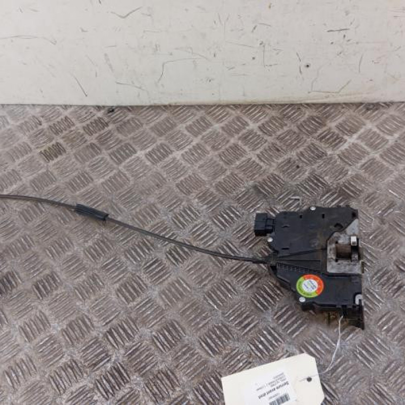 Serrure avant droit OPEL CORSA D