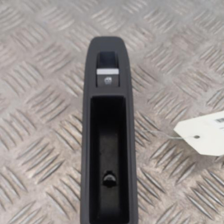 Interrupteur de leve vitre arriere droit RENAULT CLIO 5 Photo n°1