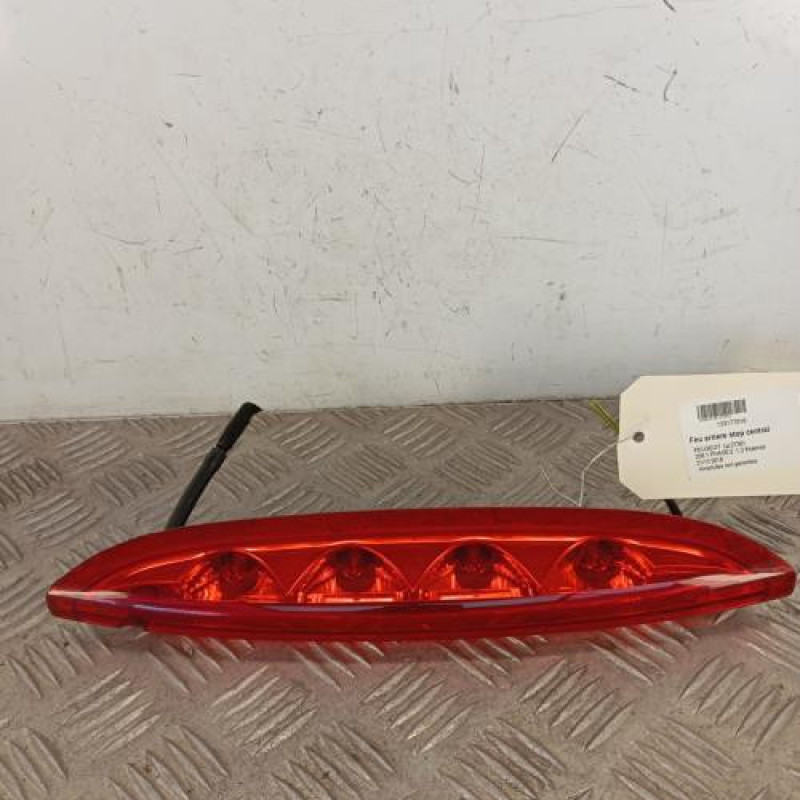 Feu arriere stop central PEUGEOT 208 1