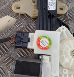 Leve vitre electrique avant droit RENAULT CLIO 5
