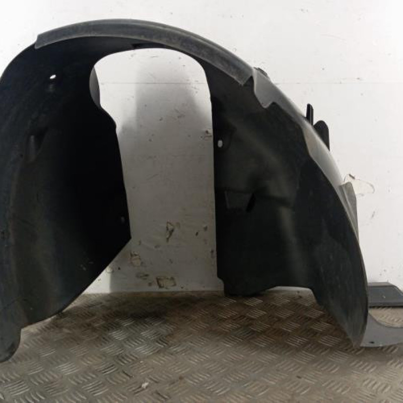 Pare boue avant droit PEUGEOT 208 1