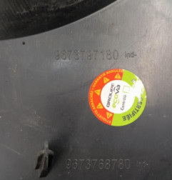 Pare boue avant droit PEUGEOT 208 1