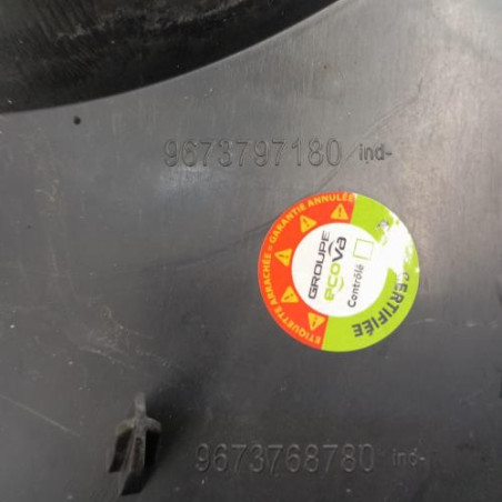 Pare boue avant droit PEUGEOT 208 1