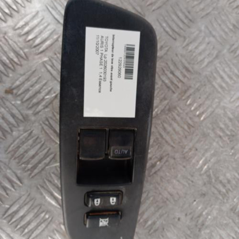 Interrupteur de leve vitre avant gauche TOYOTA AURIS 1