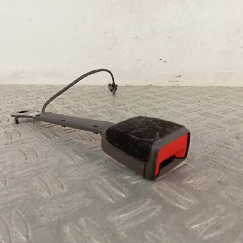 Attache ceinture avant droit VOLKSWAGEN GOLF 8