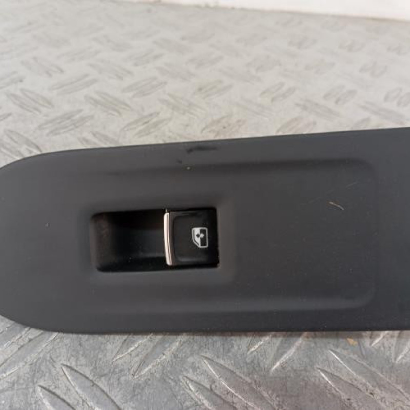 Interrupteur de leve vitre avant droit VOLKSWAGEN GOLF 8