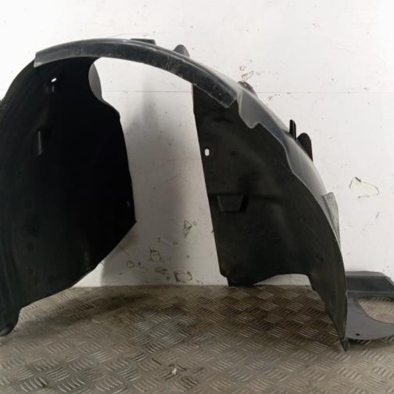 Pare boue avant droit PEUGEOT 208 1
