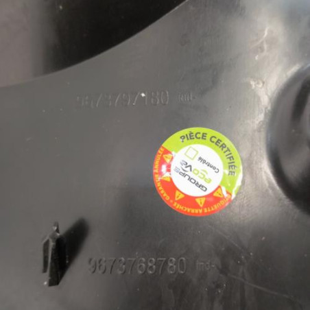 Pare boue avant droit PEUGEOT 208 1