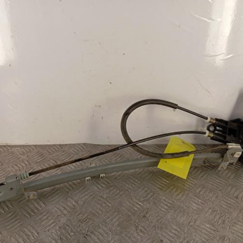 Leve vitre mecanique avant gauche PEUGEOT 106
