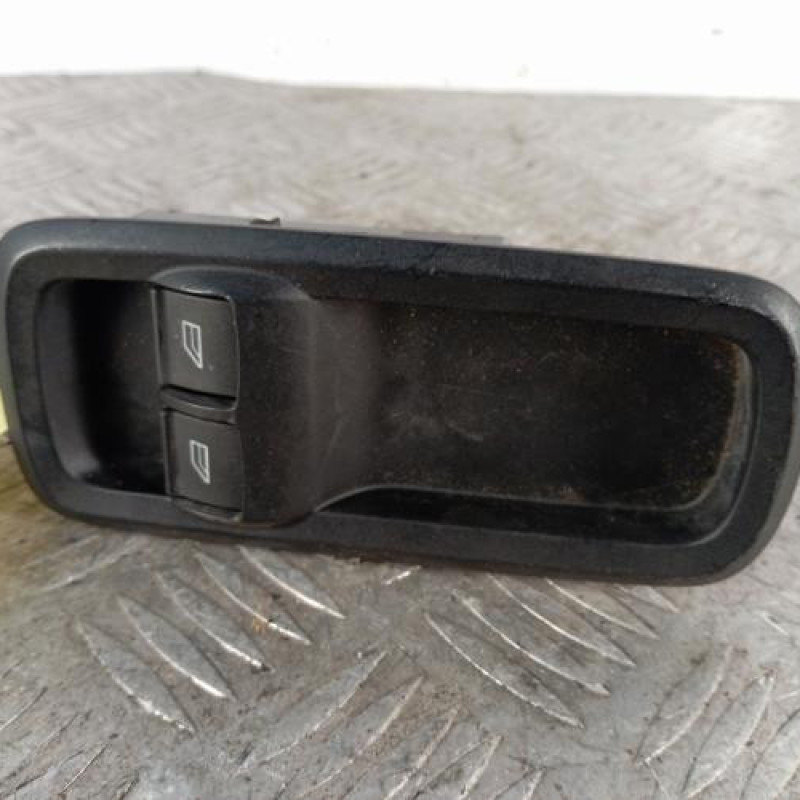 Interrupteur de leve vitre avant gauche FORD FIESTA 6