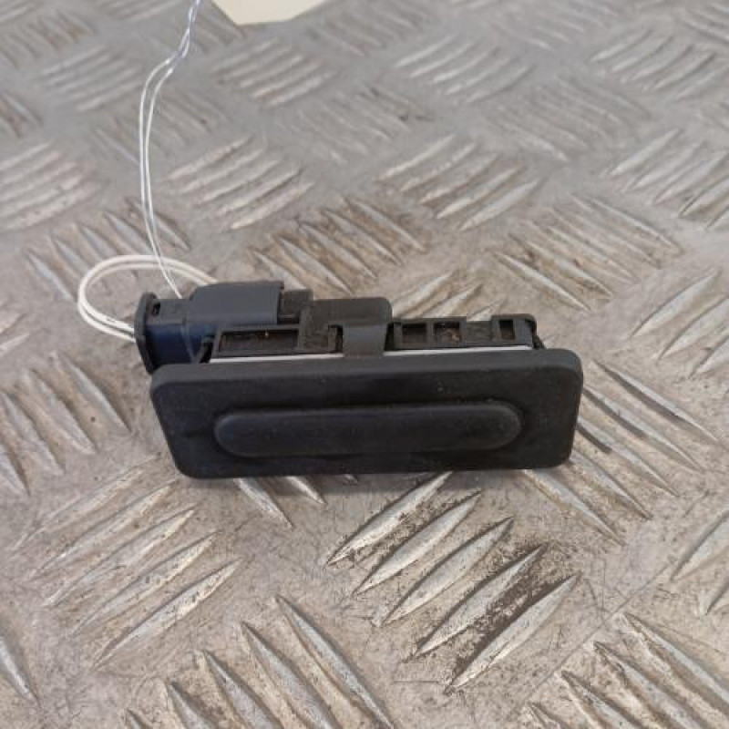 Poignee hayon CITROEN C4 CACTUS