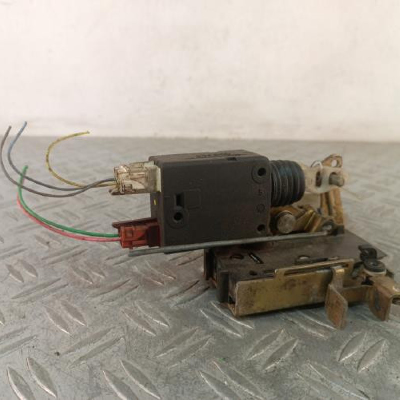 Serrure avant gauche CITROEN SAXO