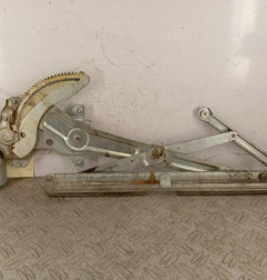 Leve vitre electrique avant droit SUZUKI SWIFT 3 Photo n°1