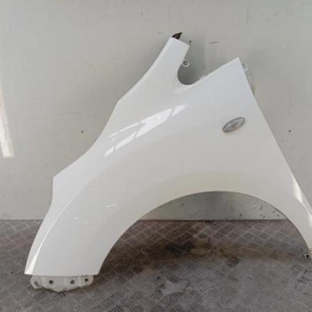 Aile avant gauche TOYOTA VERSO Photo n°1