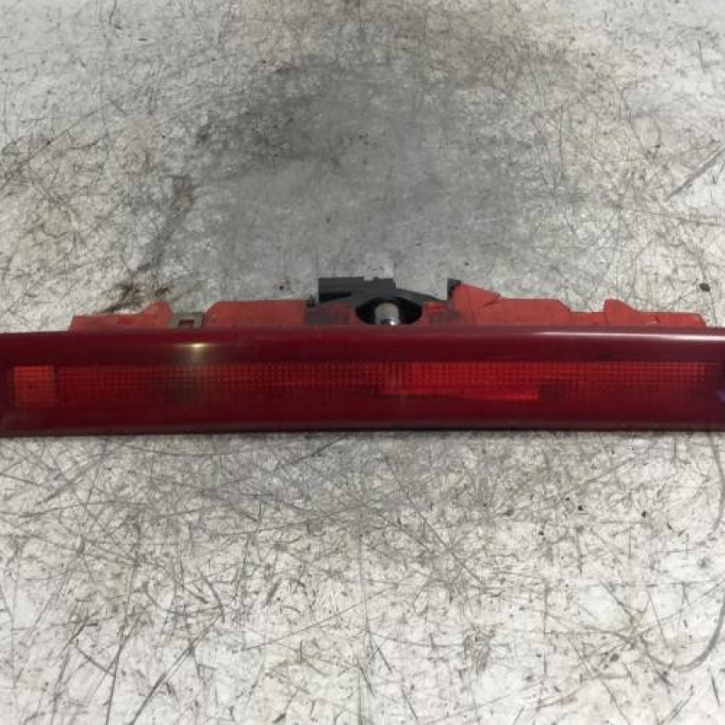 Feu arriere stop central RENAULT CLIO 3 Feu arriere stop central RENAULT CLIO 3