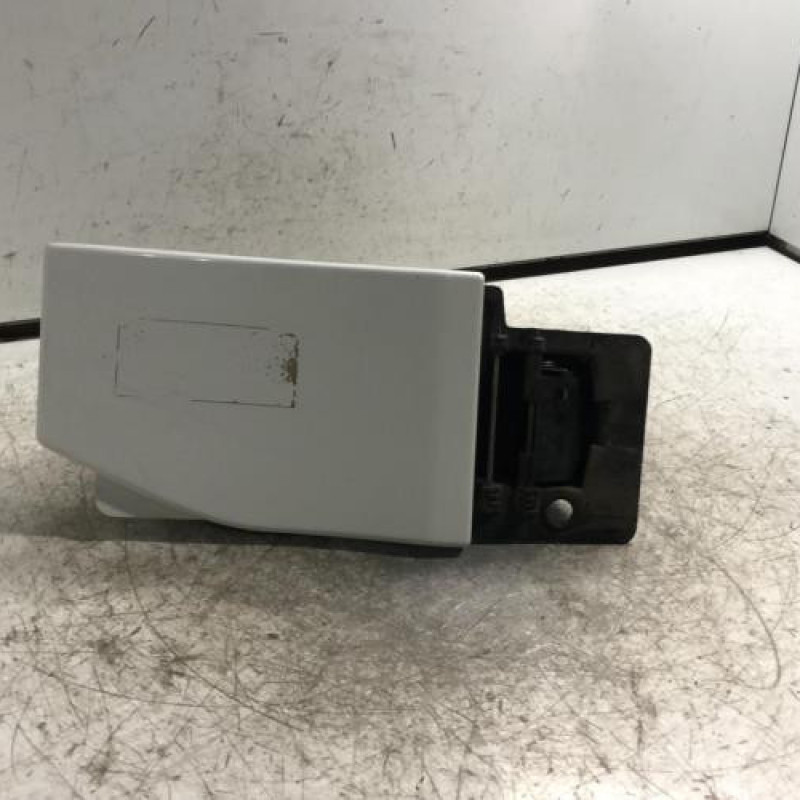 Trappe d'essence RENAULT TRAFIC 3 COURT Trappe d'essence RENAULT TRAFIC 3 COURT