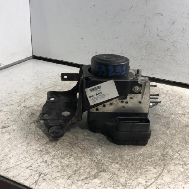 Bloc ABS (freins anti-blocage) TOYOTA RAV4 3