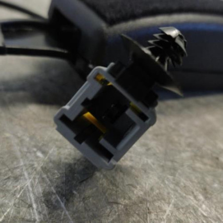 Attache ceinture avant droit PEUGEOT 208 1