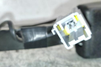 Attache ceinture avant gauche PEUGEOT 208 1 Photo n°4
