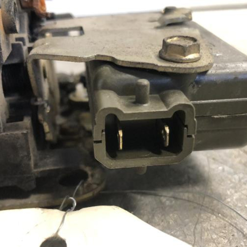 Serrure avant droit RENAULT CLIO 2 Serrure avant droit RENAULT CLIO 2