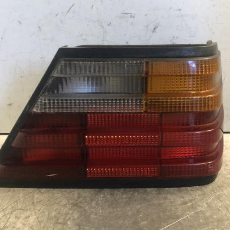 Feu arriere principal droit (feux) MERCEDES 250 W124