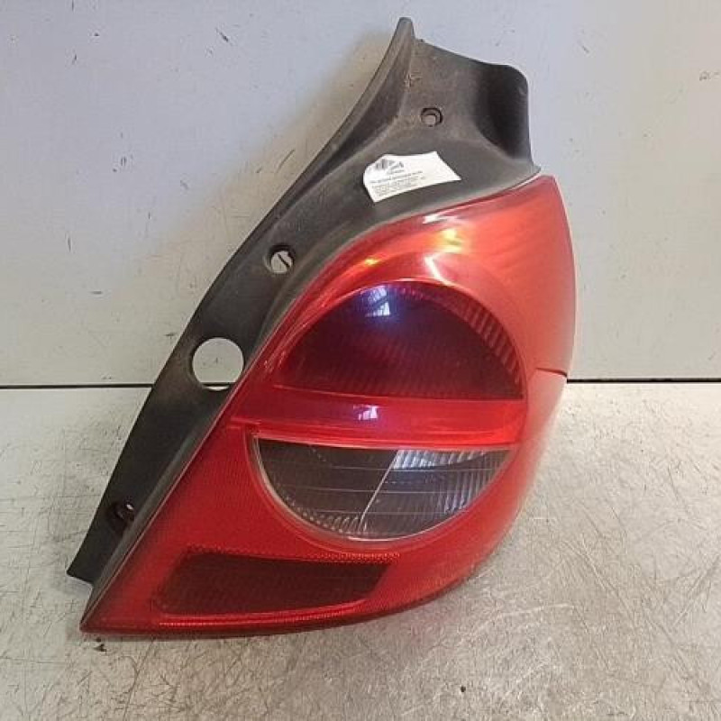 Feu arriere principal droit (feux) RENAULT CLIO 3 Feu arriere principal droit (feux) RENAULT CLIO 3