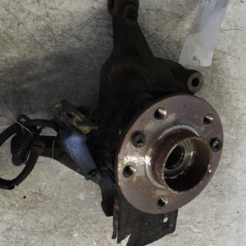 Moyeu avant droit RENAULT TRAFIC 3 COURT